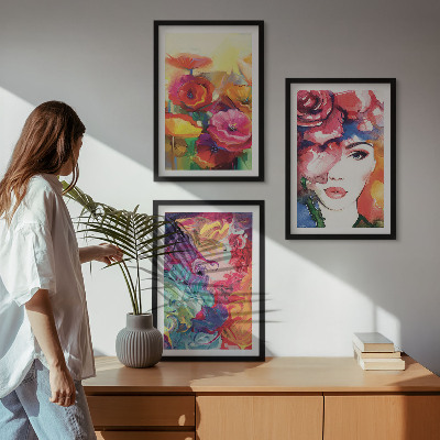 Composição de quadros moderna Retrato intenso de uma mulher com flores.