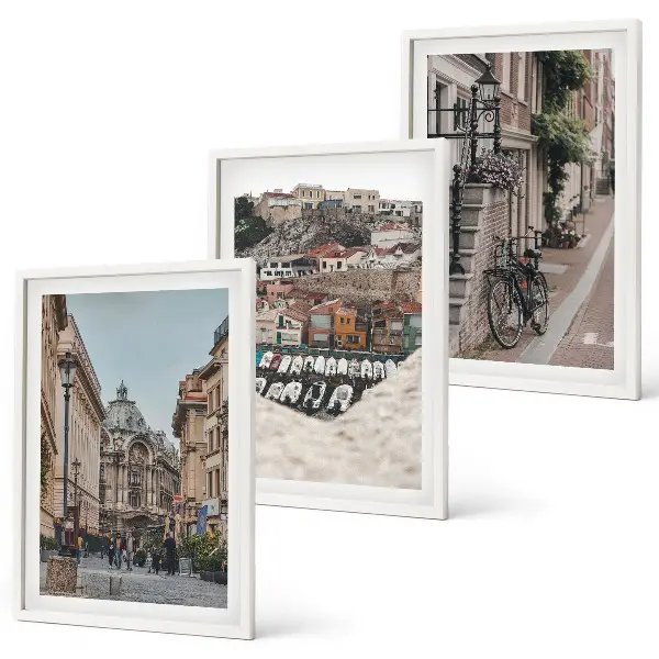 Conjunto de 3 quadros com moldura com a arte das charmosas ruas do porto da cidade