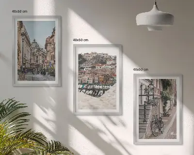 Conjunto de 3 quadros com moldura com a arte das charmosas ruas do porto da cidade