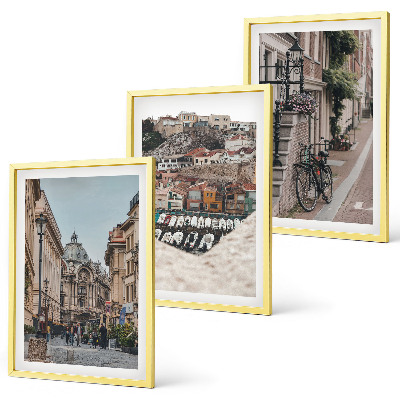 Conjunto de 3 quadros com moldura As charmosas ruas do porto da cidade.