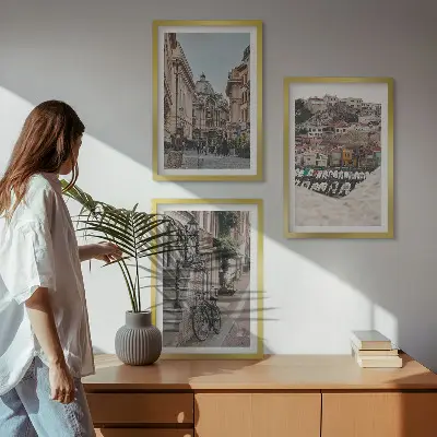 Conjunto de 3 quadros com moldura com a arte das charmosas ruas do porto da cidade