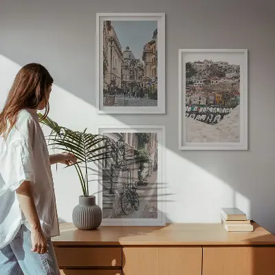 Conjunto de 3 quadros com moldura com a arte das charmosas ruas do porto da cidade