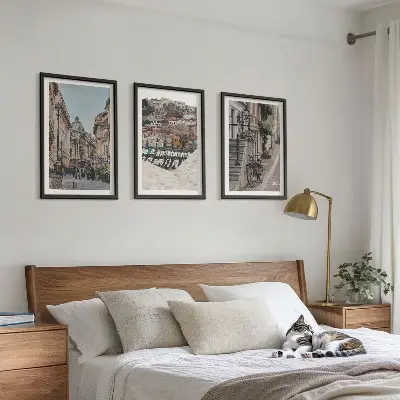 Conjunto de 3 quadros com moldura com a arte das charmosas ruas do porto da cidade