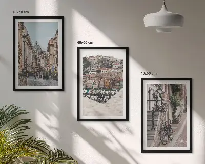 Conjunto de 3 quadros com moldura com a arte das charmosas ruas do porto da cidade