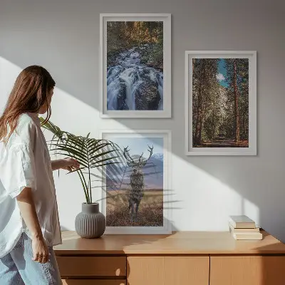 Conjunto de quadros decorativos modernos com paisagem de cachoeira, floresta, montanhas e veado