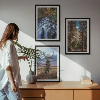 Conjunto de quadros decorativos modernos com paisagem de cachoeira, floresta, montanhas e veado