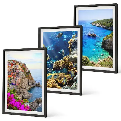 Conjunto de 3 quadros com moldura vistas para o mar com casas coloridas