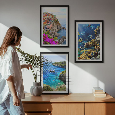 Conjunto de 3 quadros com moldura Vistas para o mar, casas coloridas