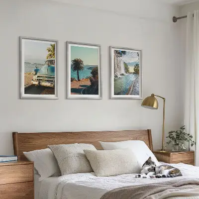 Composição de quadros moderna com estética de cachoeira e palmeiras em férias