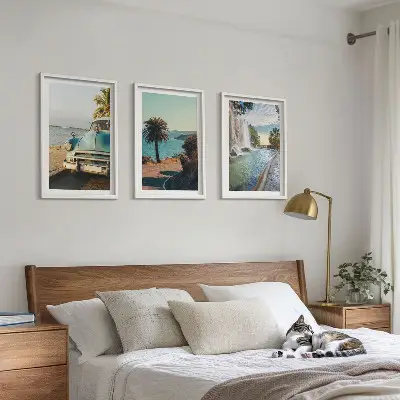Composição de quadros moderna com estética de cachoeira e palmeiras em férias