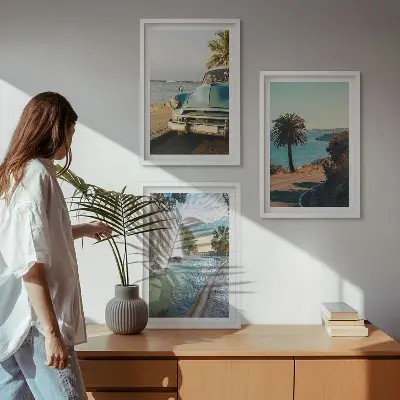 Composição de quadros moderna com estética de cachoeira e palmeiras em férias