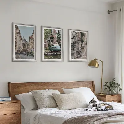 Conjunto de quadros para sala de estar com vistas da cidade e edifícios