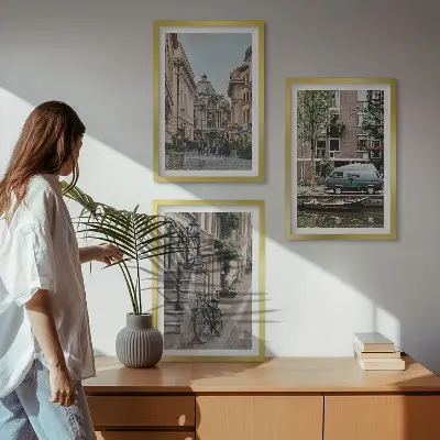 Conjunto de quadros para sala de estar com vistas da cidade e edifícios