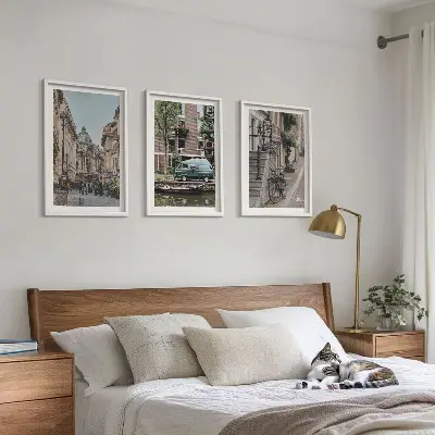 Conjunto de quadros para sala de estar com vistas da cidade e edifícios