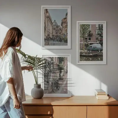 Conjunto de quadros para sala de estar com vistas da cidade e edifícios