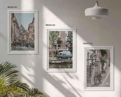 Conjunto de quadros para sala de estar com vistas da cidade e edifícios