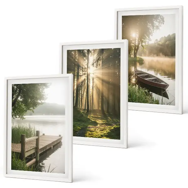 Conjunto de 3 quadros com moldura paisagem de lago, floresta e barco sob neblina matinal