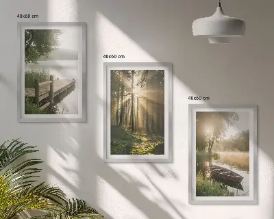 Conjunto de 3 quadros com moldura paisagem de lago, floresta e barco sob neblina matinal