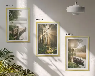 Conjunto de 3 quadros com moldura paisagem de lago, floresta e barco sob neblina matinal