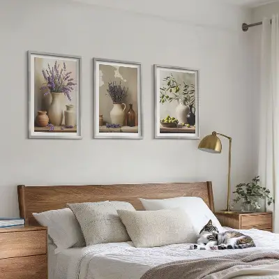 Conjunto de 3 quadros com moldura com estampas de flores em vasos e azeitonas para decoração
