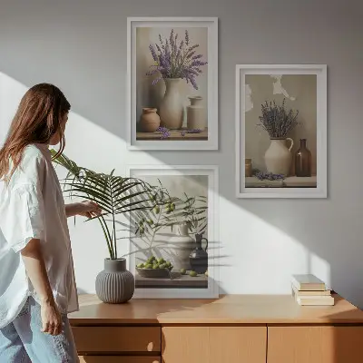 Conjunto de 3 quadros com moldura com estampas de flores em vasos e azeitonas para decoração