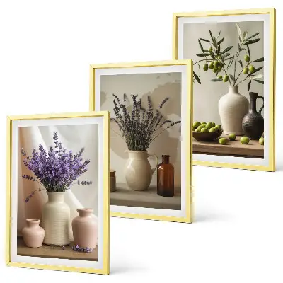 Conjunto de quadros decorativos modernos com vasos de flores de lavanda e azeitonas