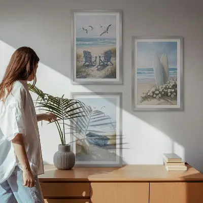 Conjunto de quadros para sala de estar com estampas de pranchas de surfe e pássaros na praia