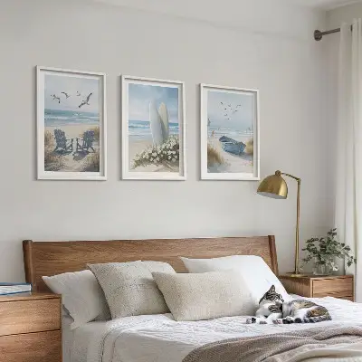 Conjunto de quadros para sala de estar com estampas de pranchas de surfe e pássaros na praia
