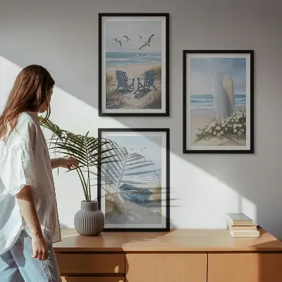Conjunto de quadros para sala de estar com estampas de pranchas de surfe e pássaros na praia