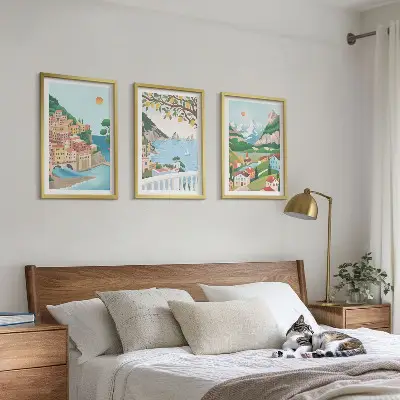 Conjunto de quadros decorativos modernos vistas de praia em tons pastel