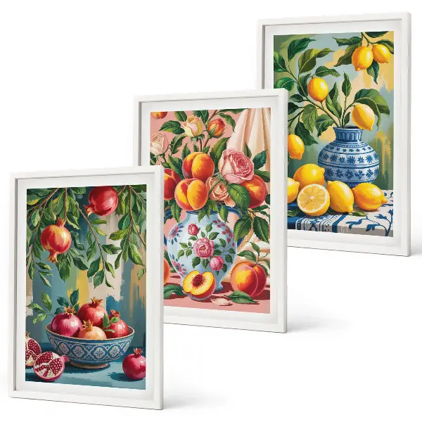 Conjunto de 3 quadros com moldura com a composição dos frutos da romã