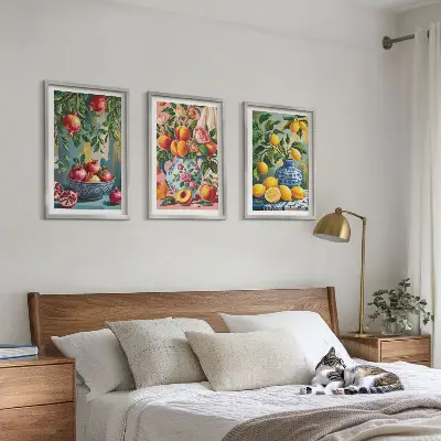 Conjunto de 3 quadros com moldura com a composição dos frutos da romã