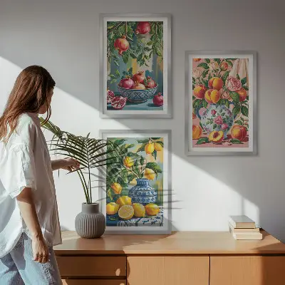 Conjunto de 3 quadros com moldura com a composição dos frutos da romã