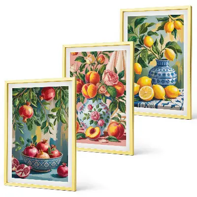 Conjunto de 3 quadros com moldura com a composição dos frutos da romã