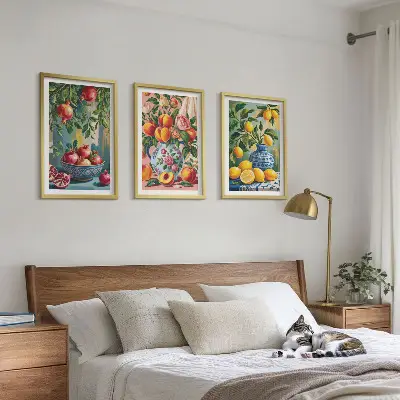 Conjunto de 3 quadros com moldura com a composição dos frutos da romã