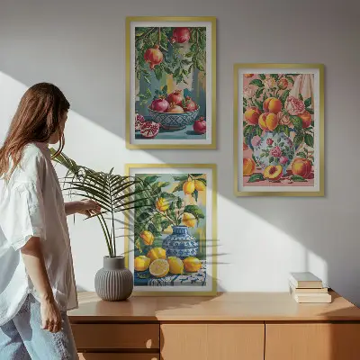 Conjunto de 3 quadros com moldura com a composição dos frutos da romã