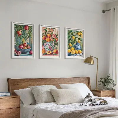 Conjunto de 3 quadros com moldura com a composição dos frutos da romã