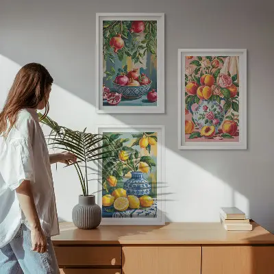 Conjunto de 3 quadros com moldura com a composição dos frutos da romã