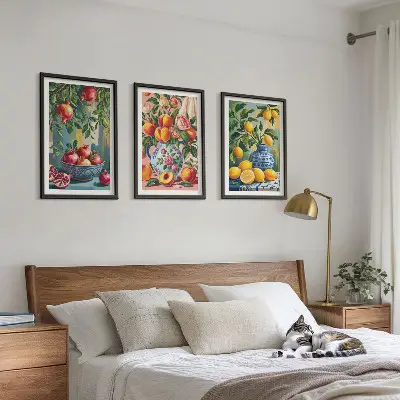 Conjunto de 3 quadros com moldura com a composição dos frutos da romã