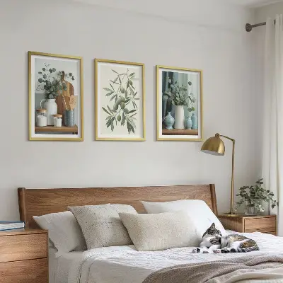 Composição de quadros moderna com azeitonas verdes e eucalipto