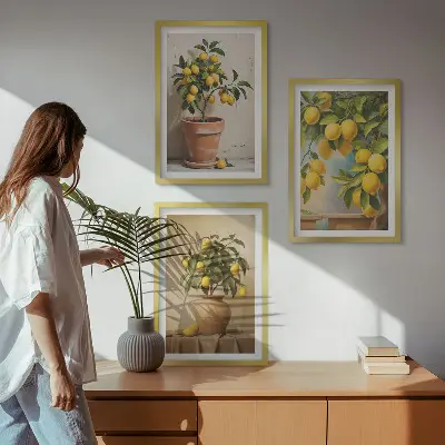 Conjunto de 3 quadros com moldura com limoeiros num vaso e arranjo de plantas