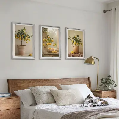 Conjunto de quadros com limoeiros em vasos estilo moderno