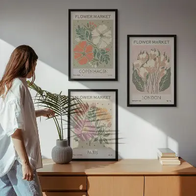 Composição de quadros moderna com cartazes florais de Copenhague, Londres e Paris