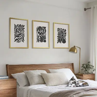 Conjunto de 3 quadros com moldura com padrões abstratos de plantas