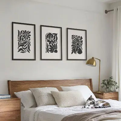Conjunto de 3 quadros com moldura com padrões abstratos de plantas