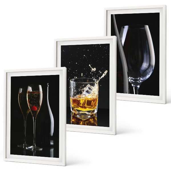 Conjunto de 3 quadros com moldura Taças de vinho e uísque sobre um fundo preto
