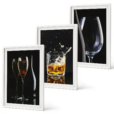 Conjunto de 3 quadros com moldura estampa de taças de vinho e uísque sobre fundo preto