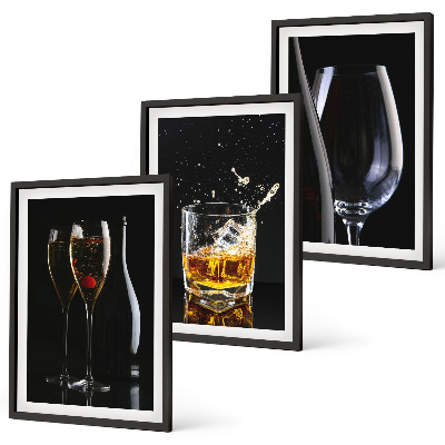 Conjunto de 3 quadros com moldura Taças de vinho e uísque sobre um fundo preto