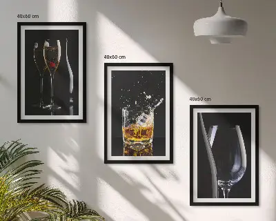 Conjunto de 3 quadros com moldura estampa de taças de vinho e uísque sobre fundo preto