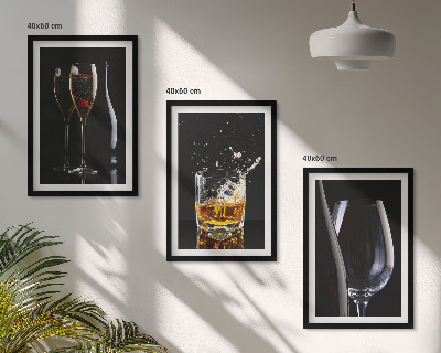 Conjunto de 3 quadros com moldura Taças de vinho e uísque sobre um fundo preto